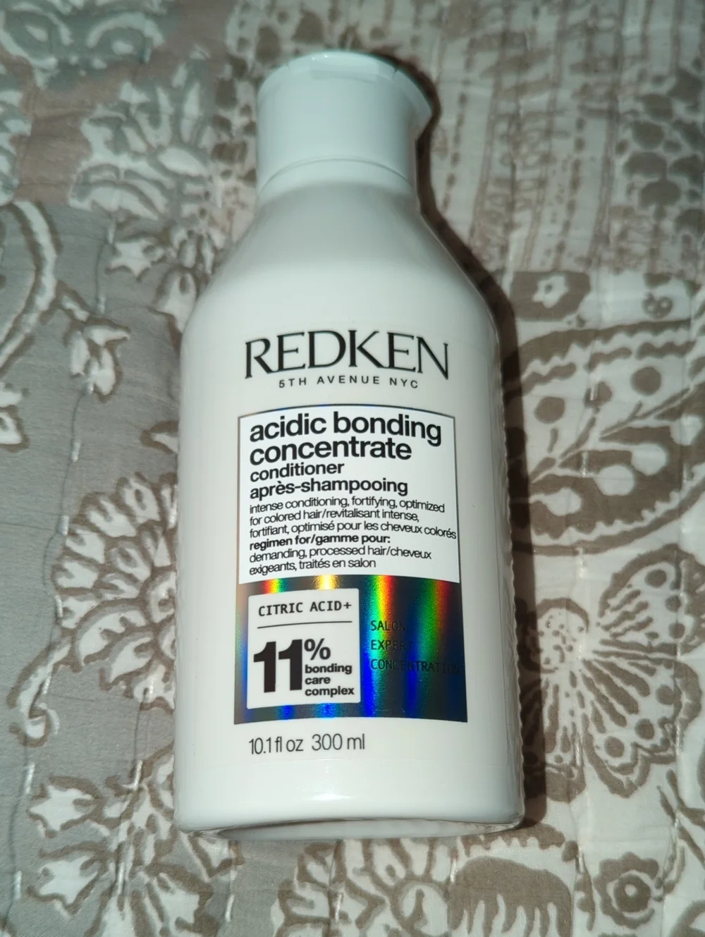 Redken Acidic Bonding Concentrate Conditioner - White